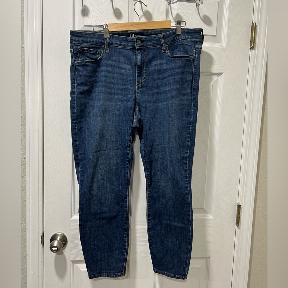 Gap Curvy Legging size 34